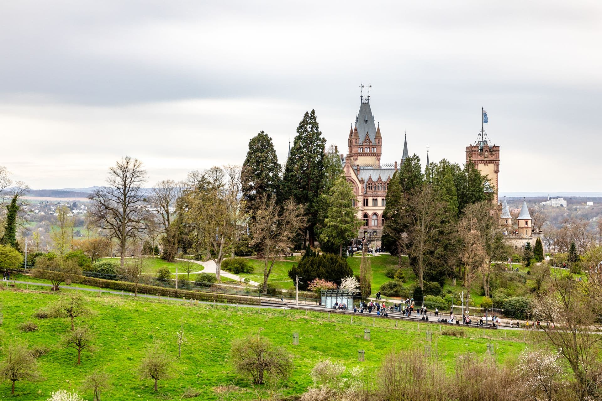 Schloss Drachenburg über dem Siebengebirge in Königswinter am Rhein
